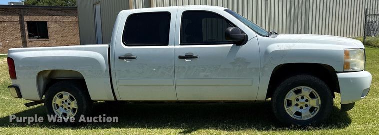 image for item DY0846 2010 Chevrolet Silverado 1500 Crew Cab pickup truck