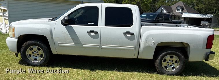 image for item DY0846 2010 Chevrolet Silverado 1500 Crew Cab pickup truck