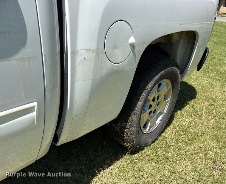 image for item DY0846 2010 Chevrolet Silverado 1500 Crew Cab pickup truck