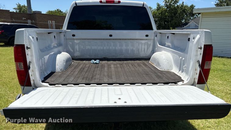 image for item DY0846 2010 Chevrolet Silverado 1500 Crew Cab pickup truck