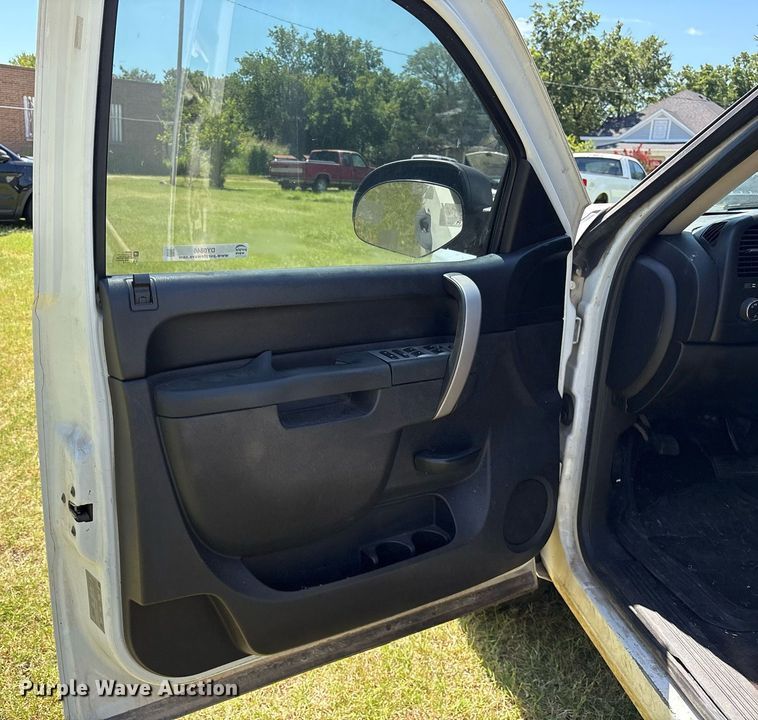 image for item DY0846 2010 Chevrolet Silverado 1500 Crew Cab pickup truck