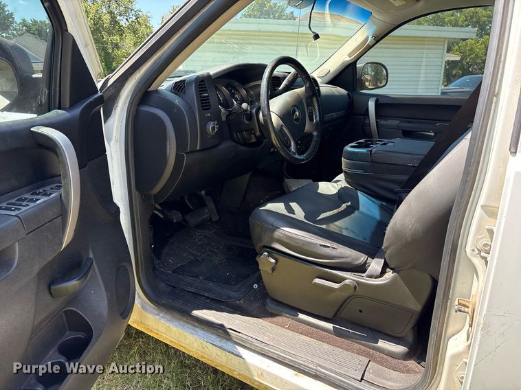 image for item DY0846 2010 Chevrolet Silverado 1500 Crew Cab pickup truck