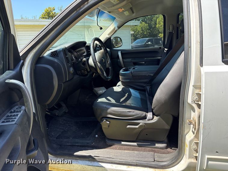 image for item DY0846 2010 Chevrolet Silverado 1500 Crew Cab pickup truck