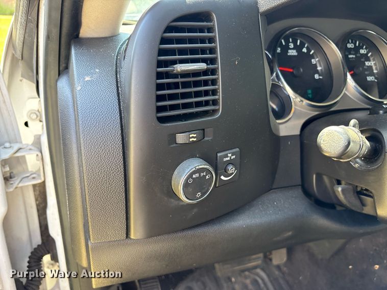 image for item DY0846 2010 Chevrolet Silverado 1500 Crew Cab pickup truck