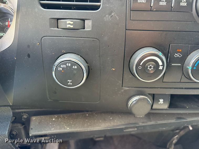 image for item DY0846 2010 Chevrolet Silverado 1500 Crew Cab pickup truck