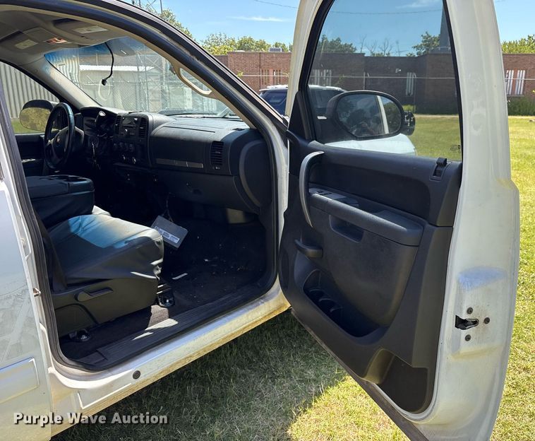 image for item DY0846 2010 Chevrolet Silverado 1500 Crew Cab pickup truck