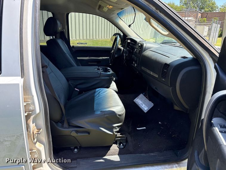 image for item DY0846 2010 Chevrolet Silverado 1500 Crew Cab pickup truck