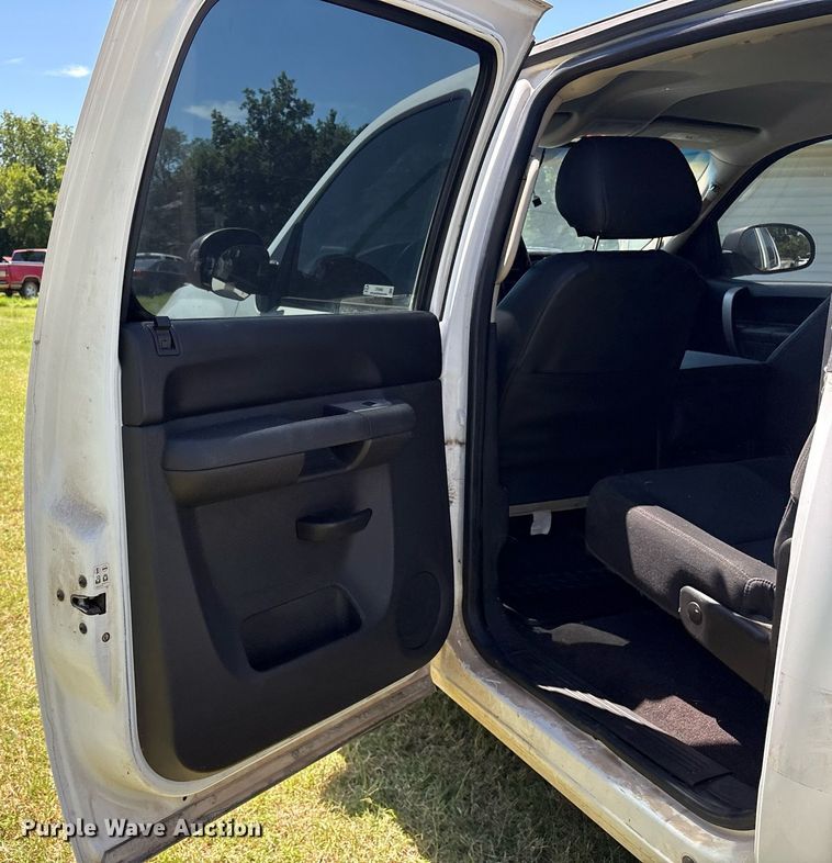 image for item DY0846 2010 Chevrolet Silverado 1500 Crew Cab pickup truck