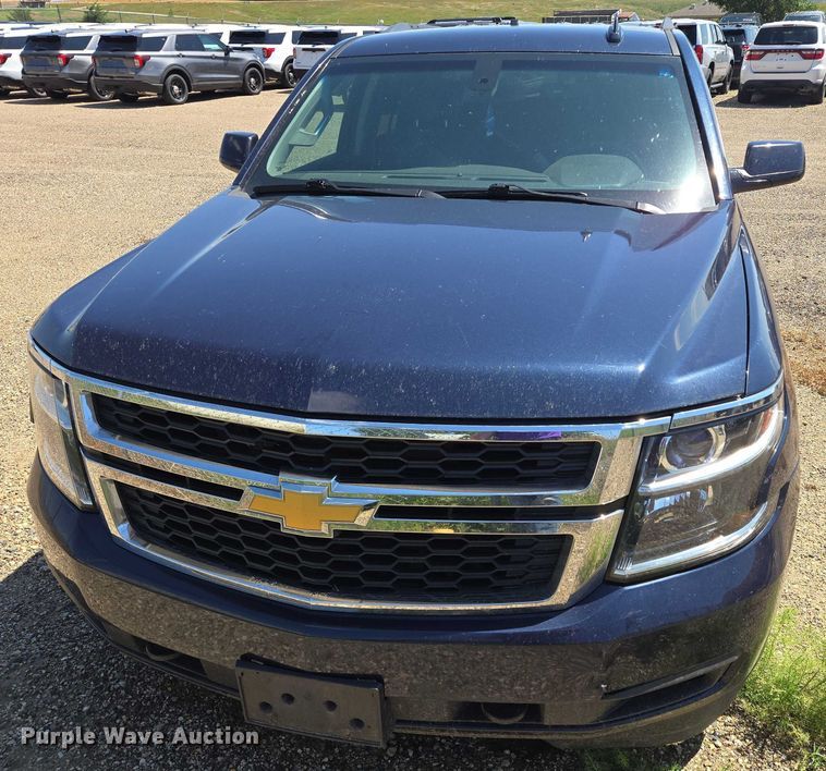 image for item DY0990 2017 Chevrolet Suburban SUV