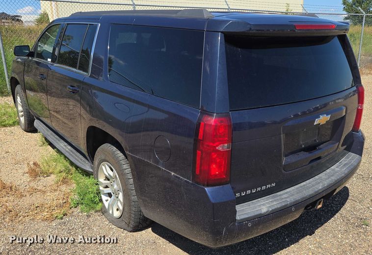 image for item DY0990 2017 Chevrolet Suburban SUV