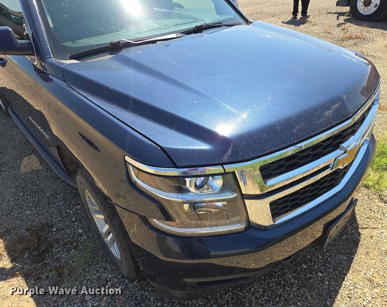 image for item DY0990 2017 Chevrolet Suburban SUV
