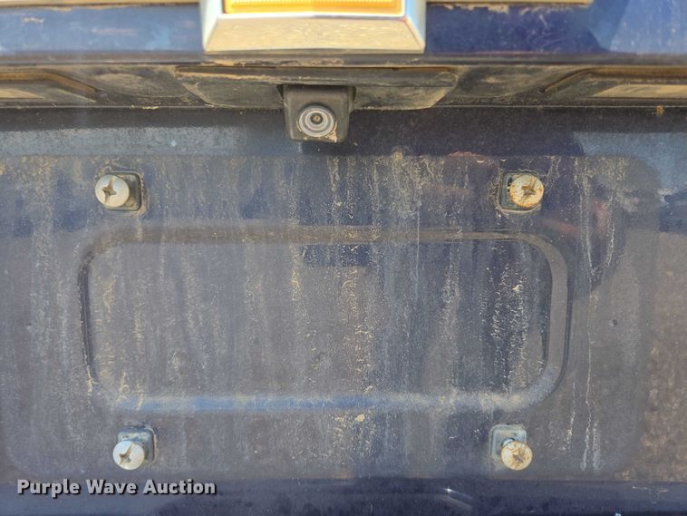 image for item DY0990 2017 Chevrolet Suburban SUV