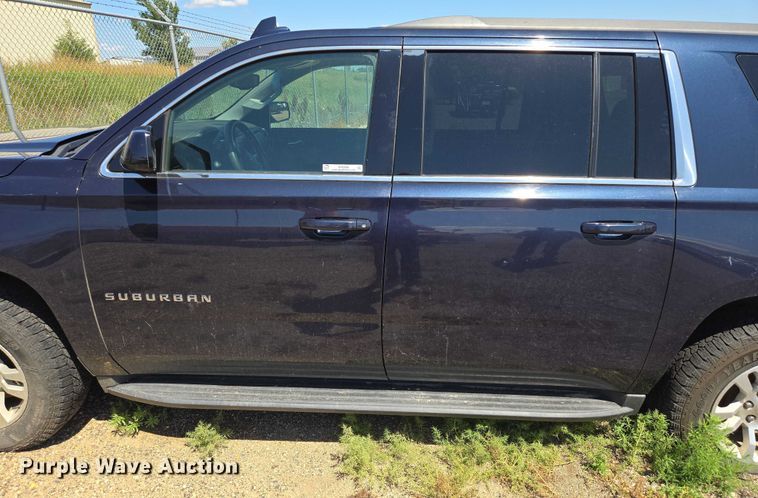 image for item DY0990 2017 Chevrolet Suburban SUV
