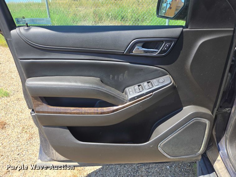 image for item DY0990 2017 Chevrolet Suburban SUV