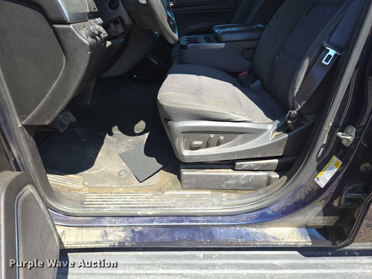 image for item DY0990 2017 Chevrolet Suburban SUV