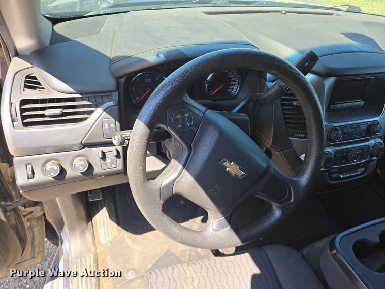 image for item DY0990 2017 Chevrolet Suburban SUV