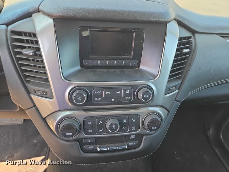 image for item DY0990 2017 Chevrolet Suburban SUV