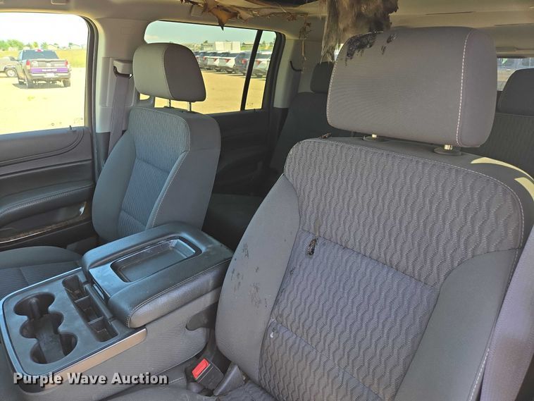 image for item DY0990 2017 Chevrolet Suburban SUV