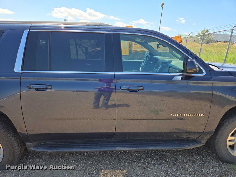 image for item DY0990 2017 Chevrolet Suburban SUV