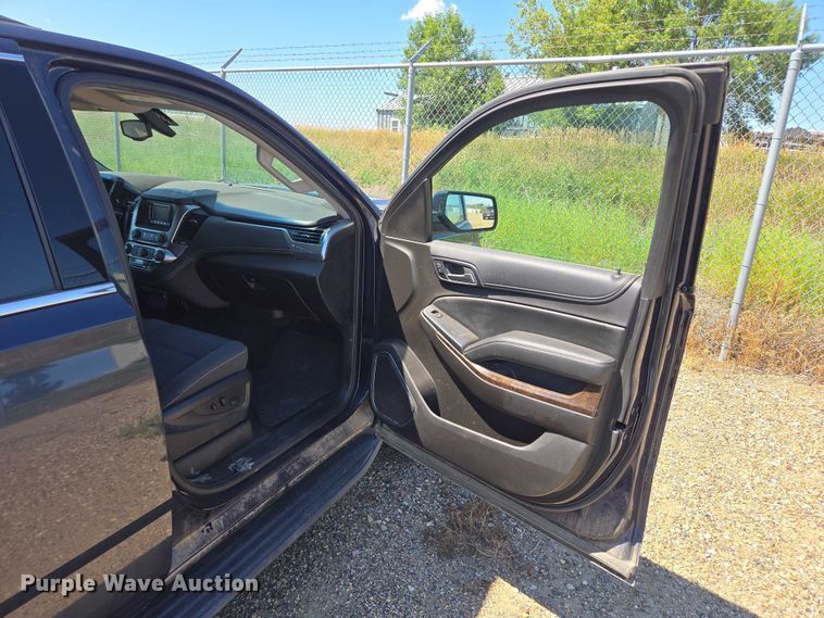 image for item DY0990 2017 Chevrolet Suburban SUV