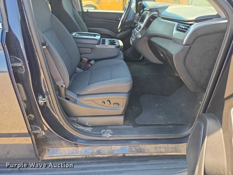 image for item DY0990 2017 Chevrolet Suburban SUV