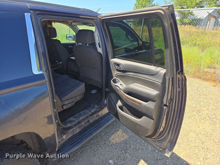 image for item DY0990 2017 Chevrolet Suburban SUV