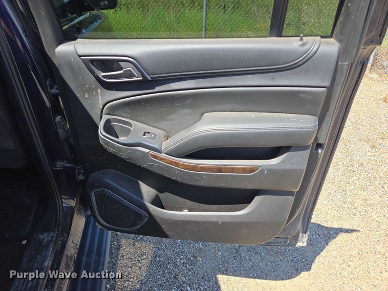 image for item DY0990 2017 Chevrolet Suburban SUV