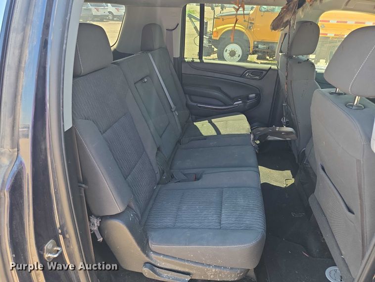 image for item DY0990 2017 Chevrolet Suburban SUV