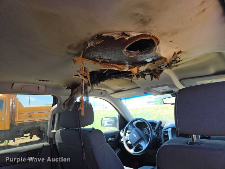 image for item DY0990 2017 Chevrolet Suburban SUV