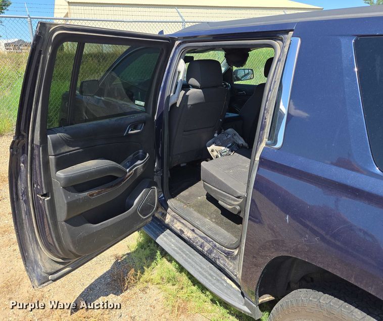 image for item DY0990 2017 Chevrolet Suburban SUV