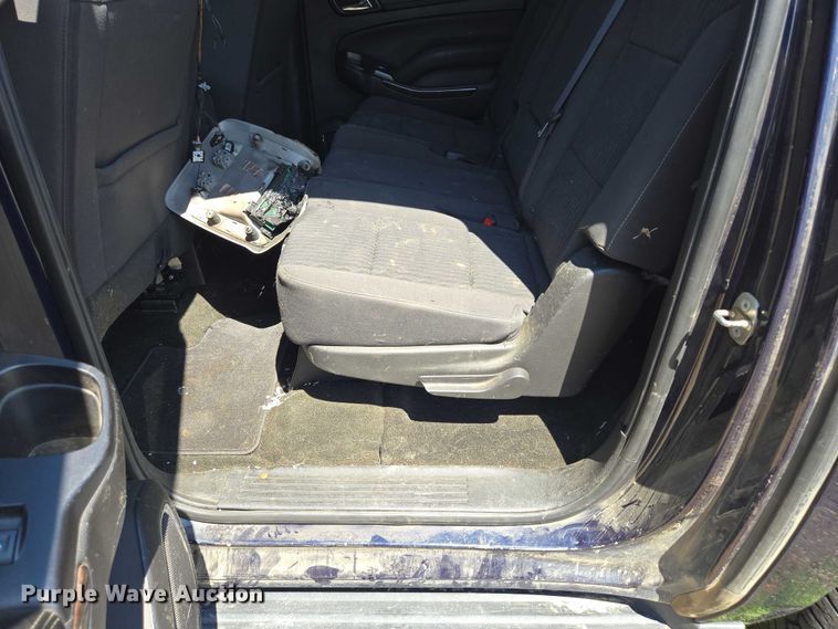 image for item DY0990 2017 Chevrolet Suburban SUV