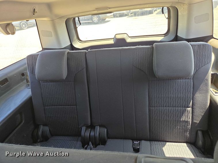 image for item DY0990 2017 Chevrolet Suburban SUV