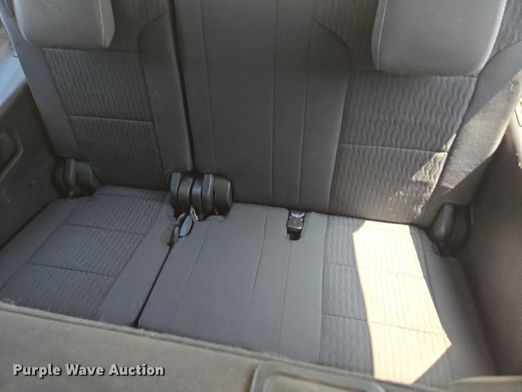 image for item DY0990 2017 Chevrolet Suburban SUV