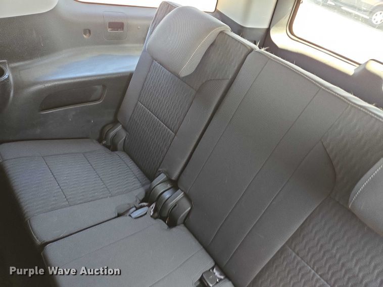 image for item DY0990 2017 Chevrolet Suburban SUV