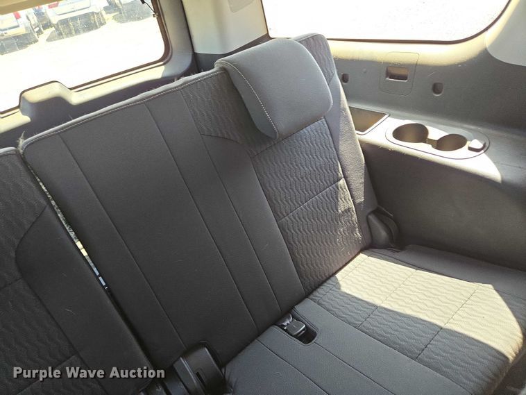 image for item DY0990 2017 Chevrolet Suburban SUV