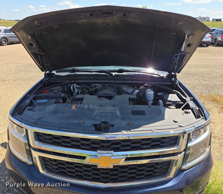 image for item DY0990 2017 Chevrolet Suburban SUV