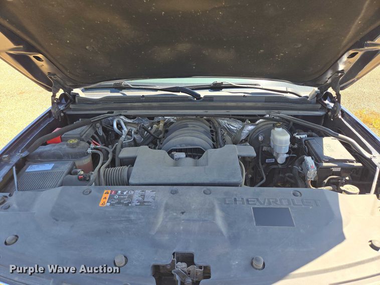 image for item DY0990 2017 Chevrolet Suburban SUV