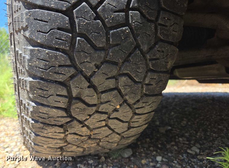 image for item DY0990 2017 Chevrolet Suburban SUV