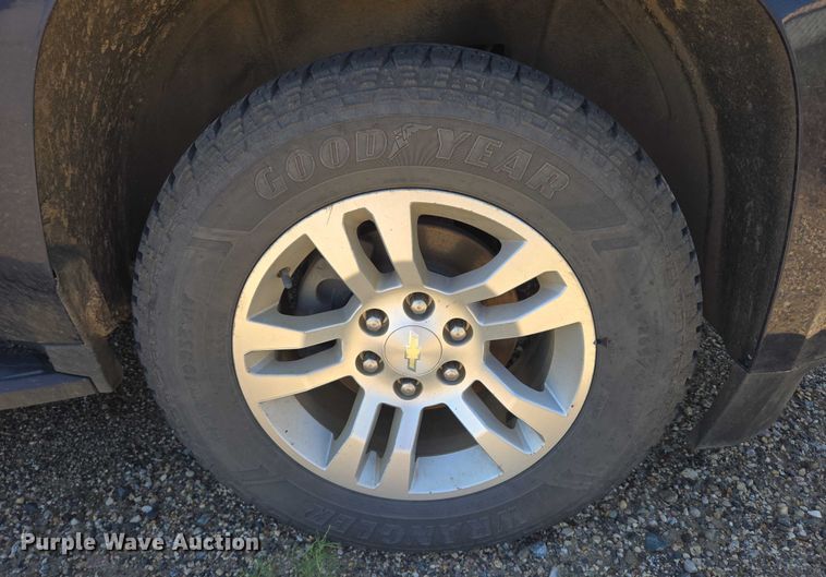 image for item DY0990 2017 Chevrolet Suburban SUV