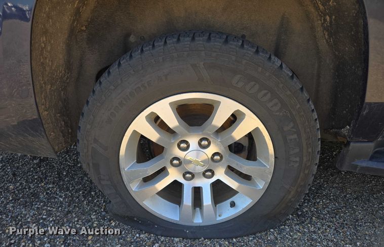 image for item DY0990 2017 Chevrolet Suburban SUV