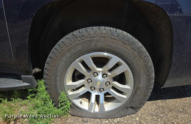 image for item DY0990 2017 Chevrolet Suburban SUV