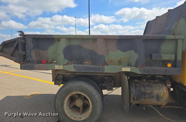 image for item DY0993 1979 International 1854 dump truck