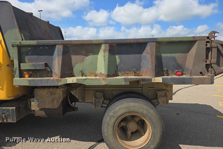 image for item DY0993 1979 International 1854 dump truck