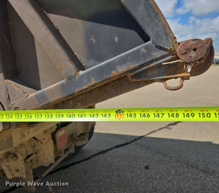 image for item DY0993 1979 International 1854 dump truck