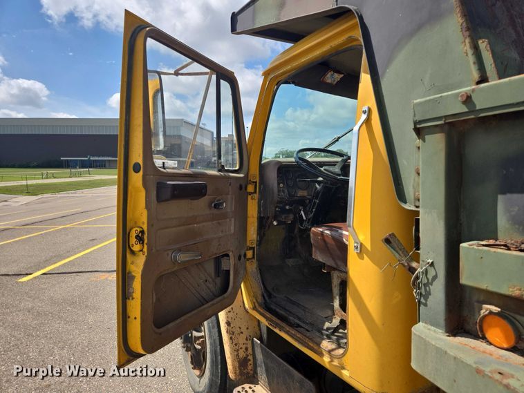 image for item DY0993 1979 International 1854 dump truck