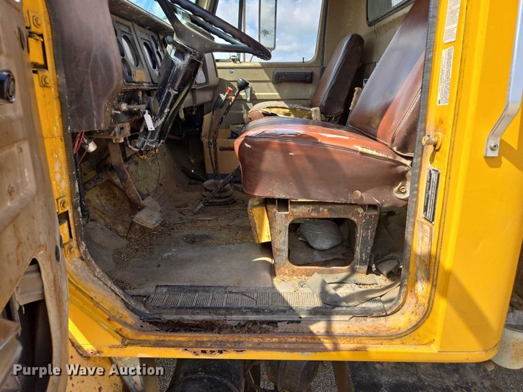 image for item DY0993 1979 International 1854 dump truck
