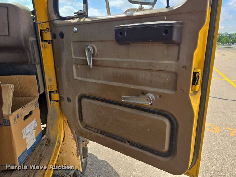 image for item DY0993 1979 International 1854 dump truck