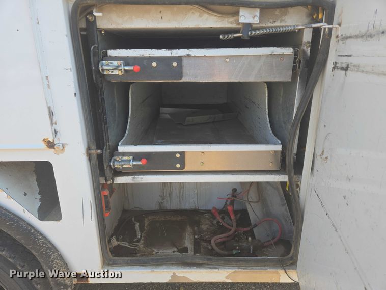 image for item DY1083 2015 Ford F450 Crew Cab utility / service truck