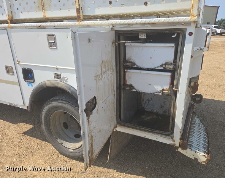 image for item DY1083 2015 Ford F450 Crew Cab utility / service truck