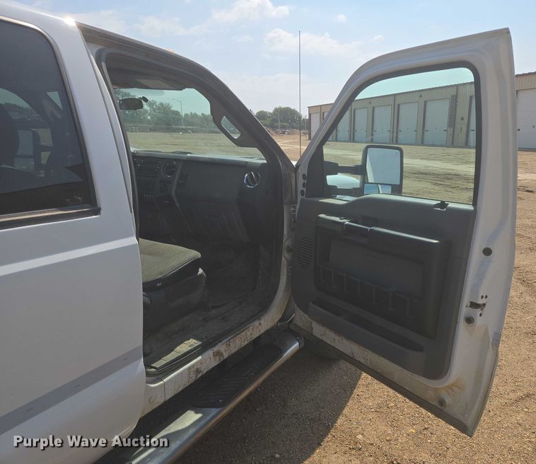 image for item DY1083 2015 Ford F450 Crew Cab utility / service truck